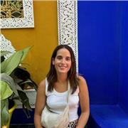 Me defino como una persona con ganas de ayudar y hacer que las personas ( en este caso los alumnos) puedan lograr sus objetivos.